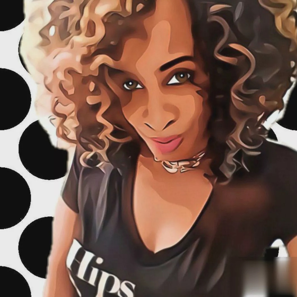 Meet your Posher, Monique